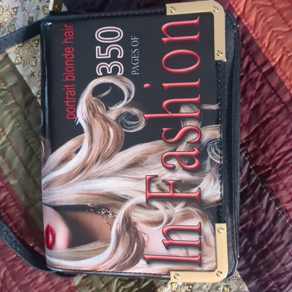 Crossbody/shoulder strap adj. Mid sized bag, w/ with zipper closure, zip pouch - Picture 3 of 11